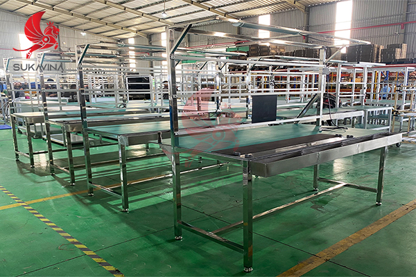 Sukavina gia công bàn thao tác inox theo yêu cầu 